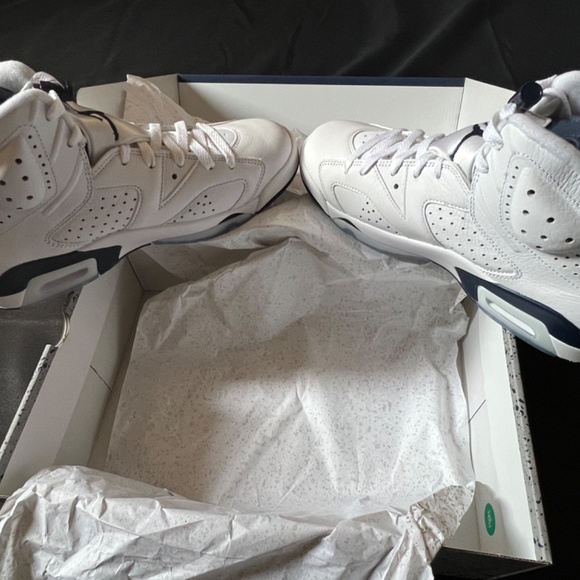 Authentic - Jordan 6 Retro \